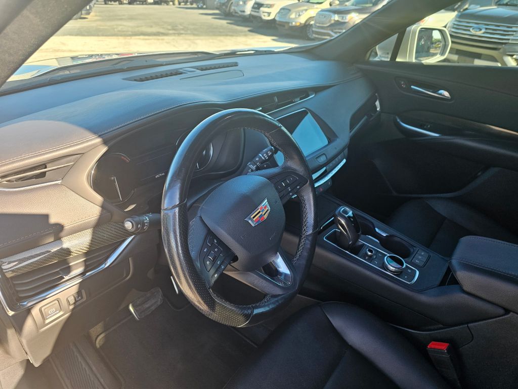 Photo 10 of this CADILLAC XT4