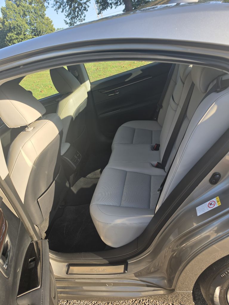 Photo 11 of this LEXUS ES