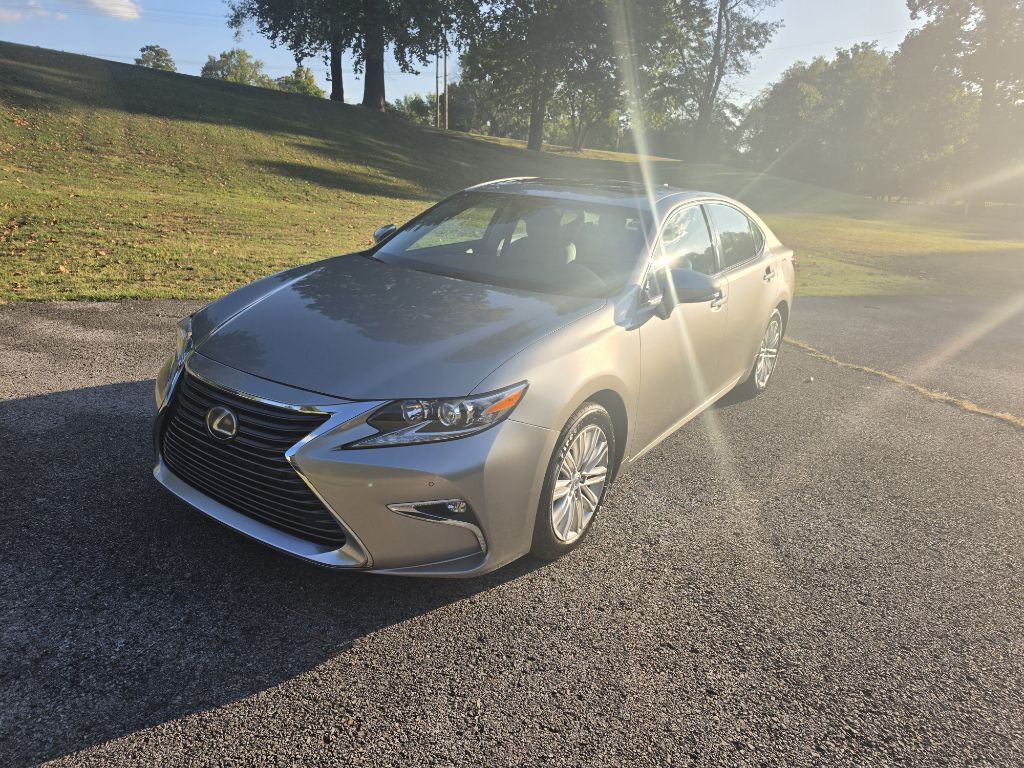 Photo 5 of this LEXUS ES