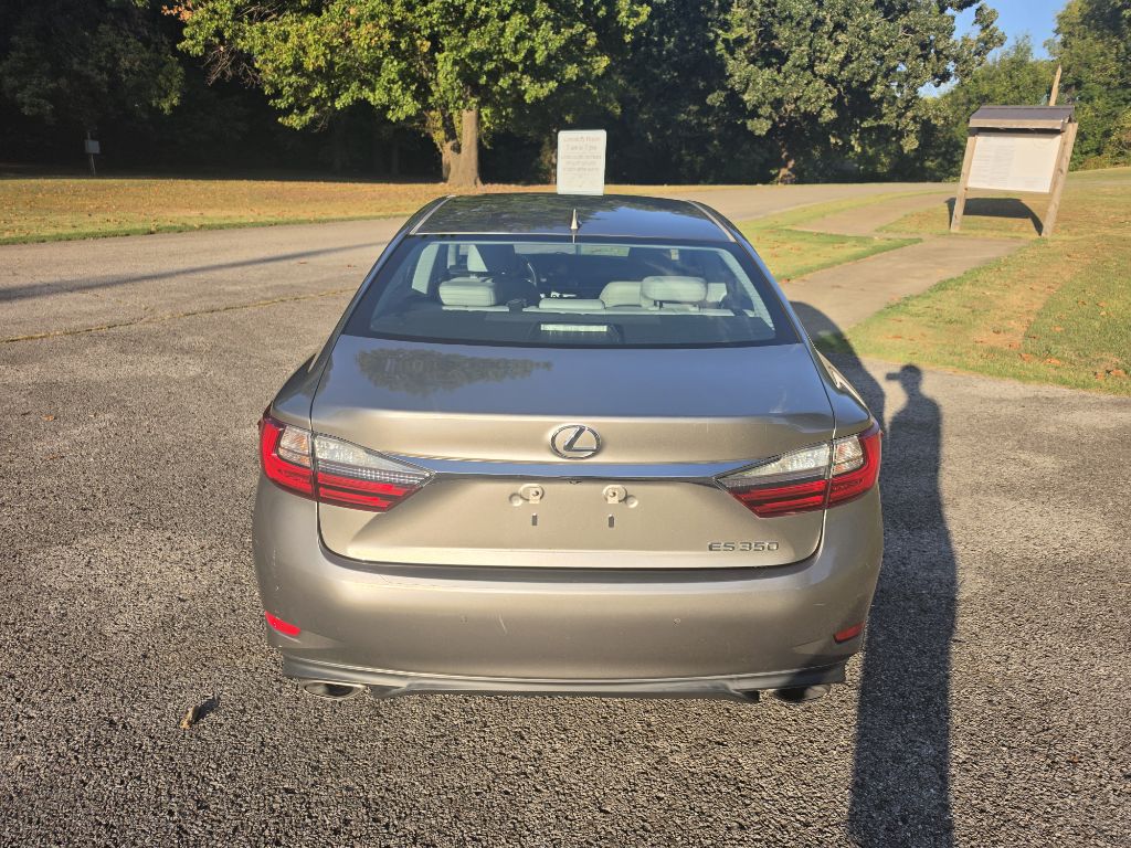 Photo 12 of this LEXUS ES