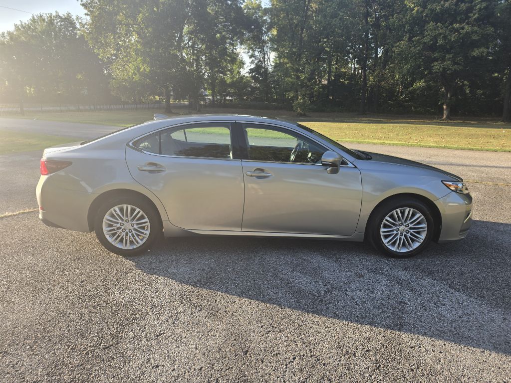Photo 7 of this LEXUS ES