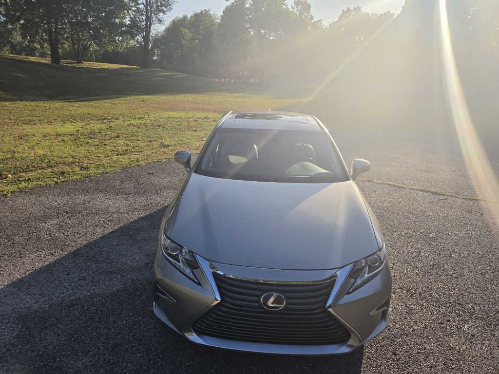 Photo 4 of this LEXUS ES