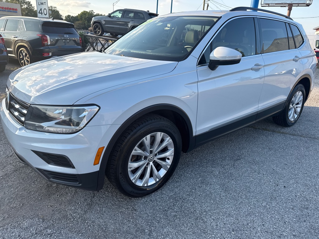 Photo 2 of this VOLKSWAGEN TIGUAN