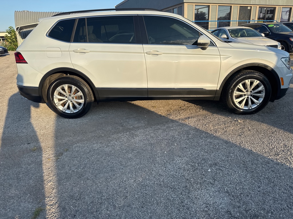 Photo 5 of this VOLKSWAGEN TIGUAN