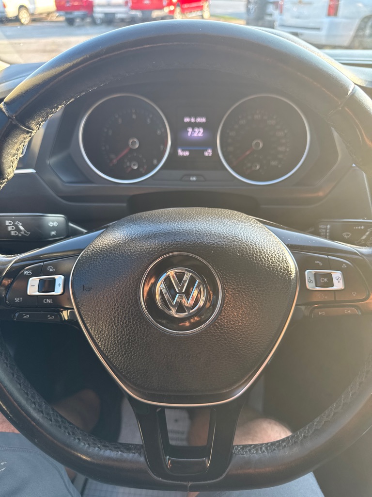 Photo 12 of this VOLKSWAGEN TIGUAN
