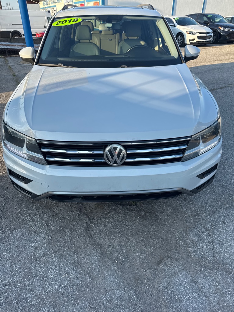 Photo 3 of this VOLKSWAGEN TIGUAN