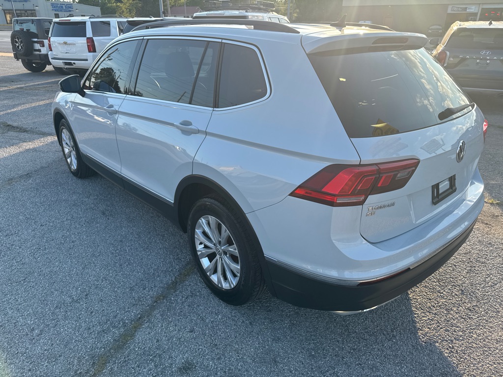 Photo 8 of this VOLKSWAGEN TIGUAN