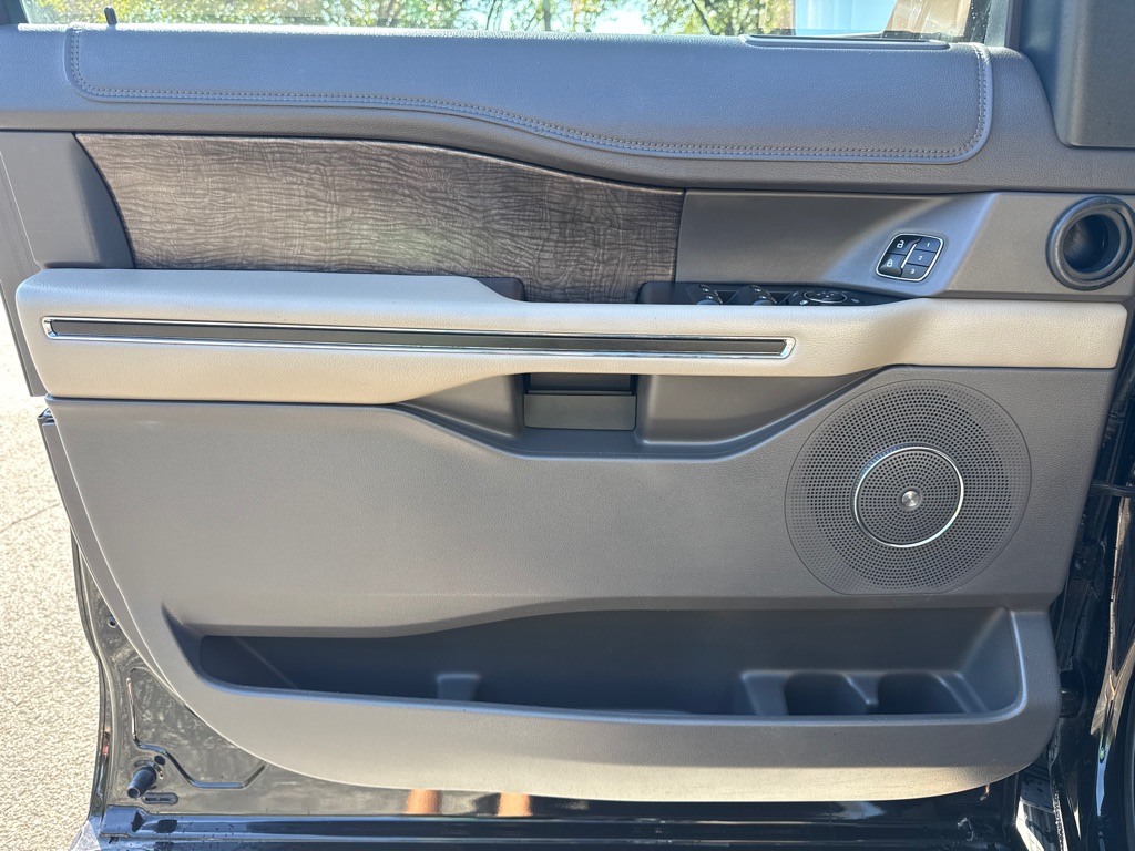 Photo 10 of this FORD EXPEDITION