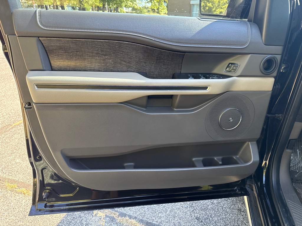 Photo 9 of this FORD EXPEDITION