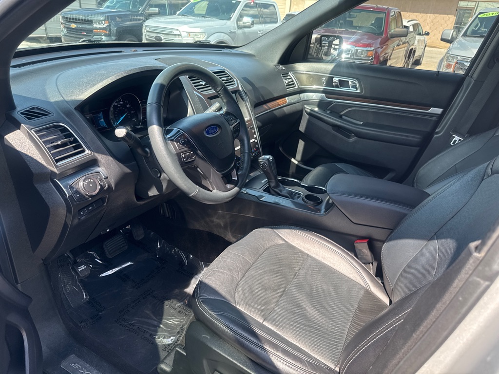 Photo 8 of this FORD EXPLORER