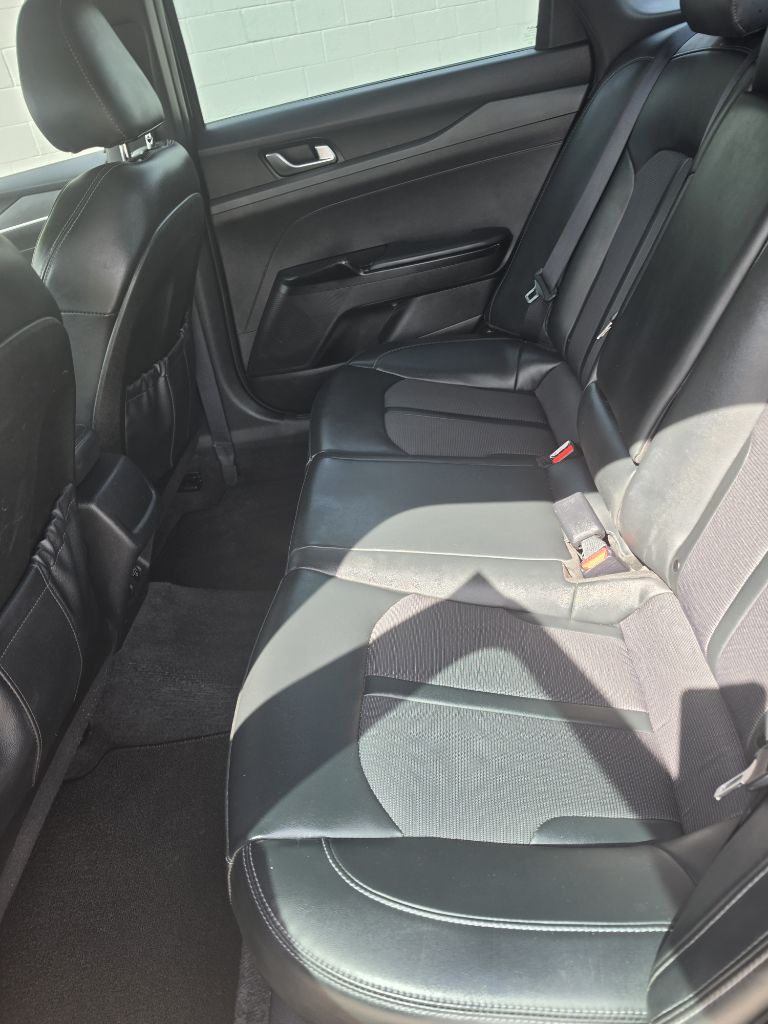 Photo 10 of this KIA K5