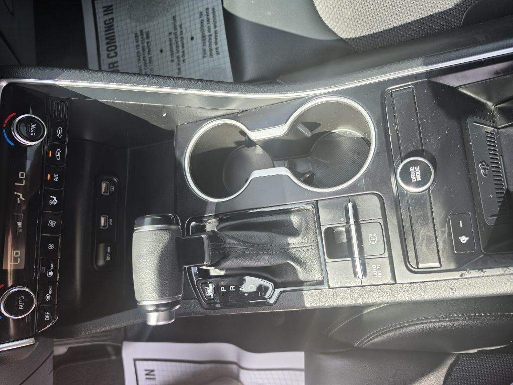 Photo 14 of this KIA K5