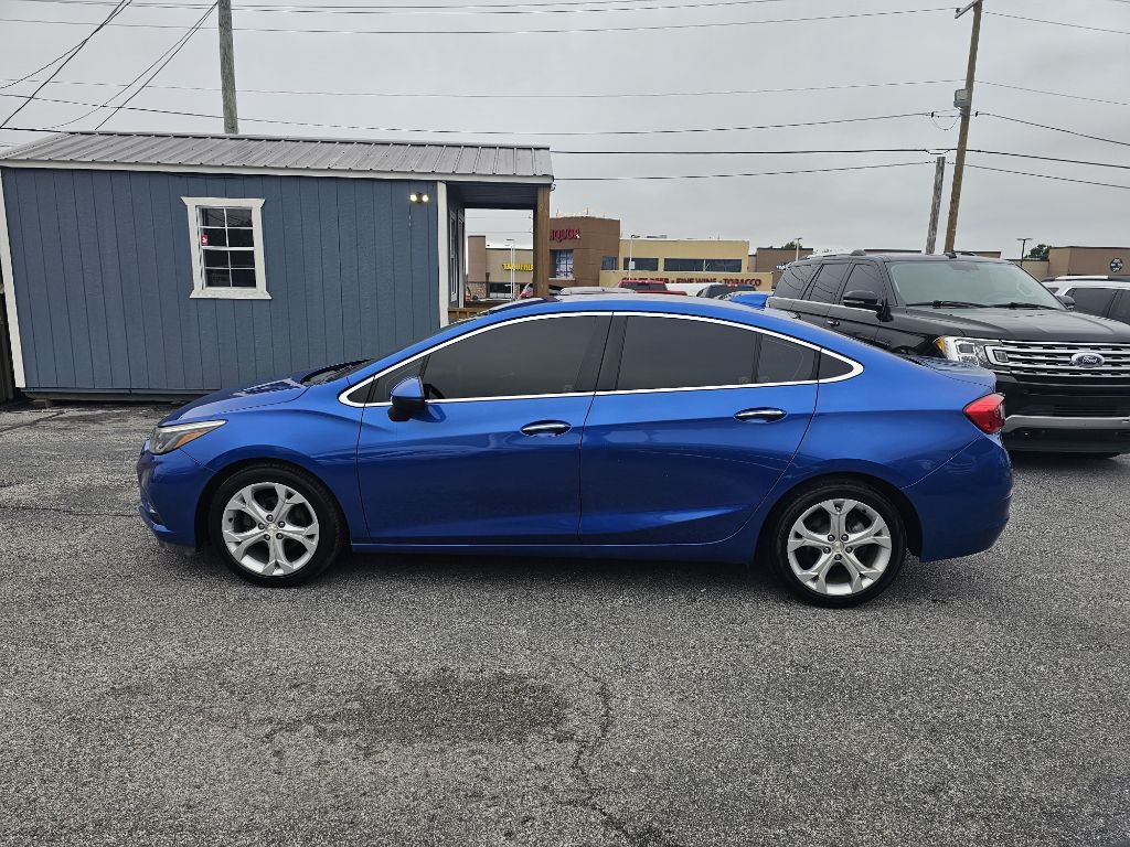 Photo 4 of this CHEVROLET CRUZE