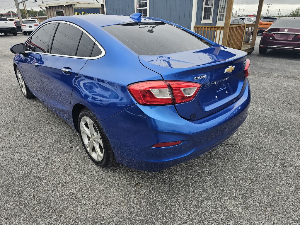 Photo 2 of this CHEVROLET CRUZE