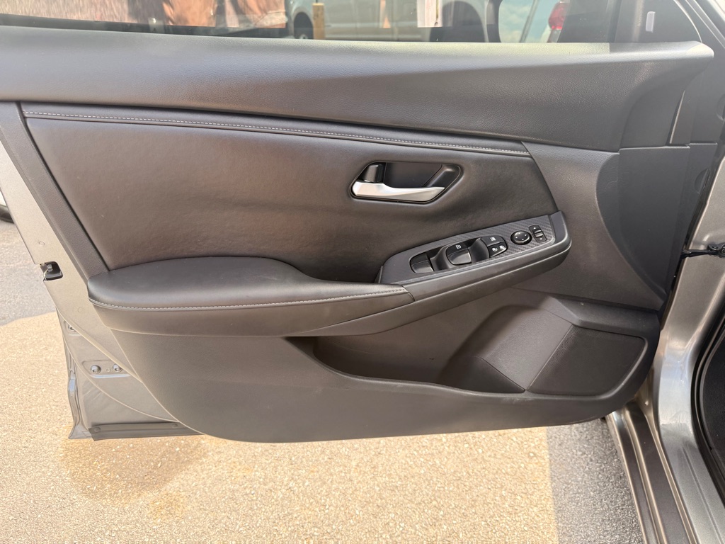 Photo 9 of this NISSAN SENTRA