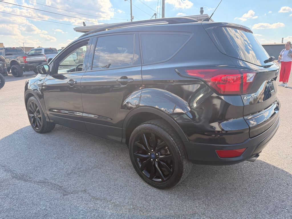 Photo 4 of this FORD ESCAPE