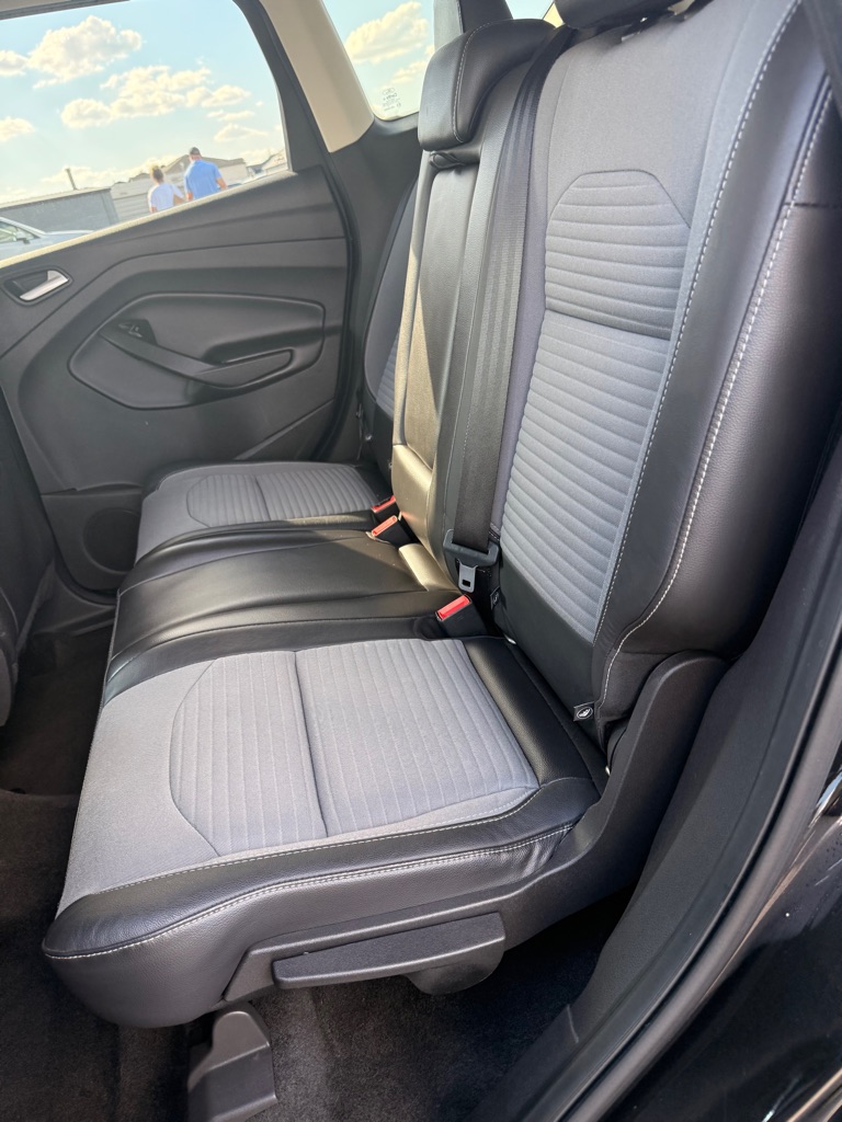 Photo 7 of this FORD ESCAPE
