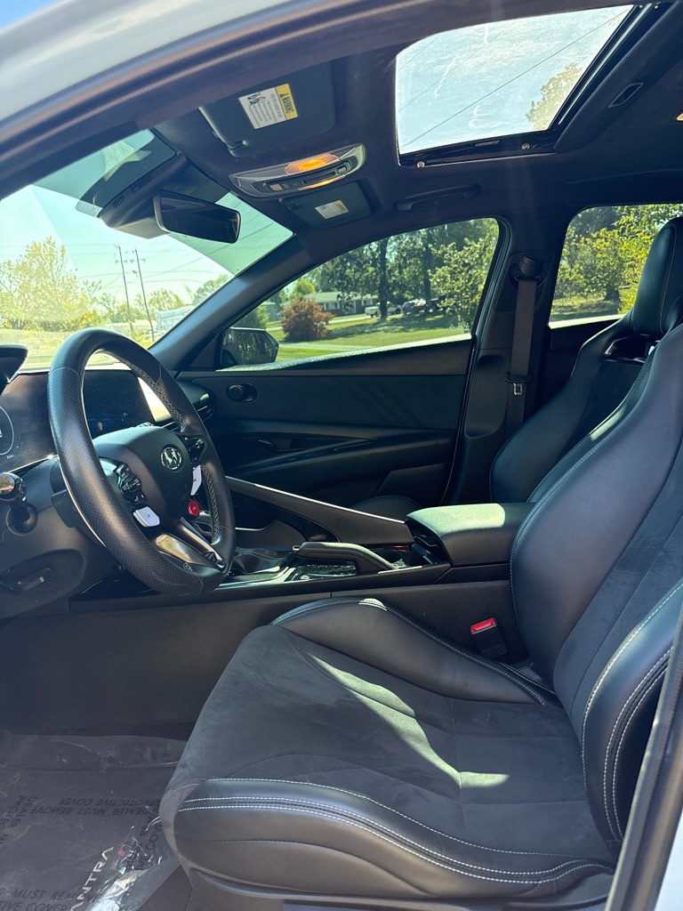 Photo 9 of this HYUNDAI ELANTRA N
