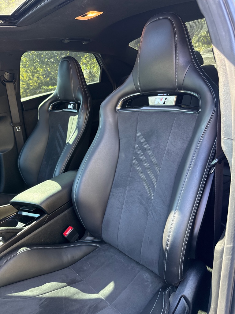 Photo 10 of this HYUNDAI ELANTRA N