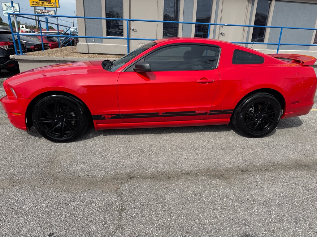 Photo 2 of this FORD MUSTANG