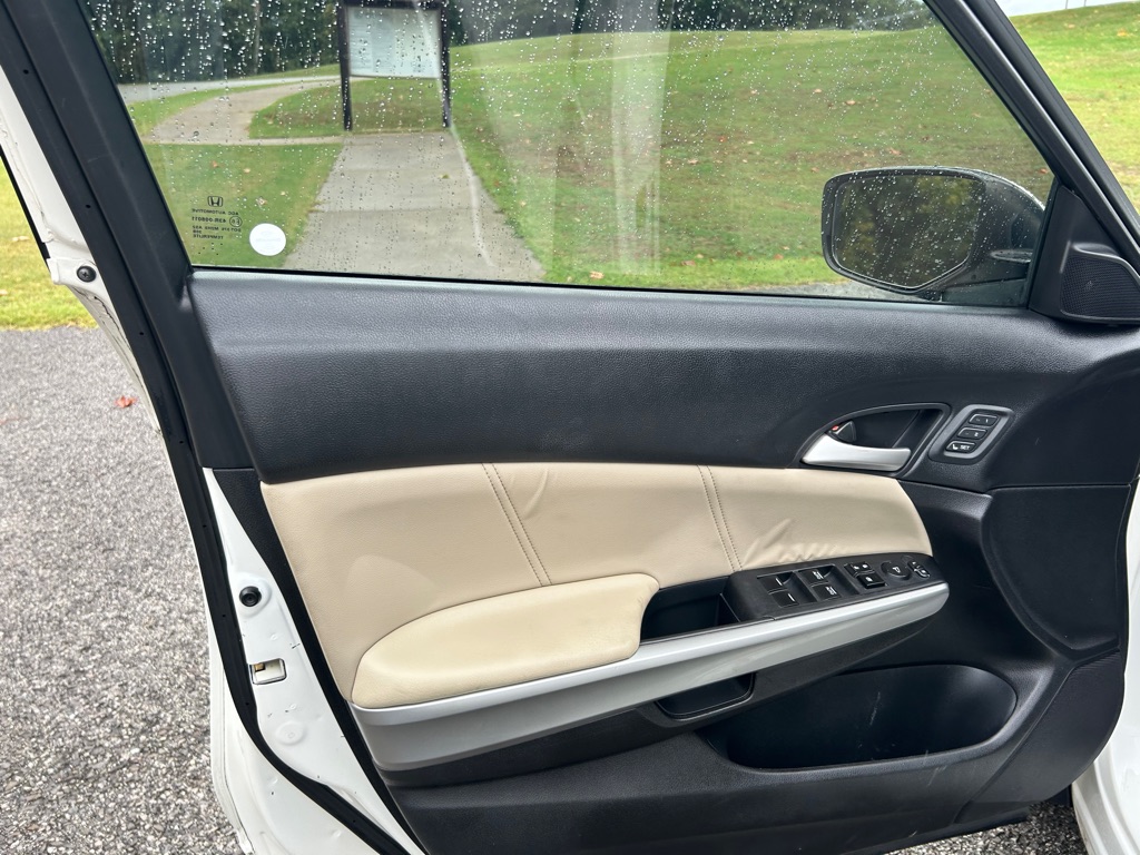 Photo 13 of this HONDA CROSSTOUR