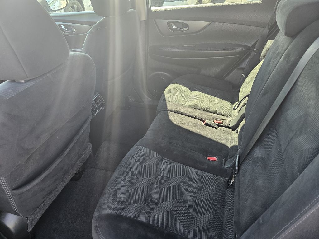 Photo 13 of this NISSAN ROGUE