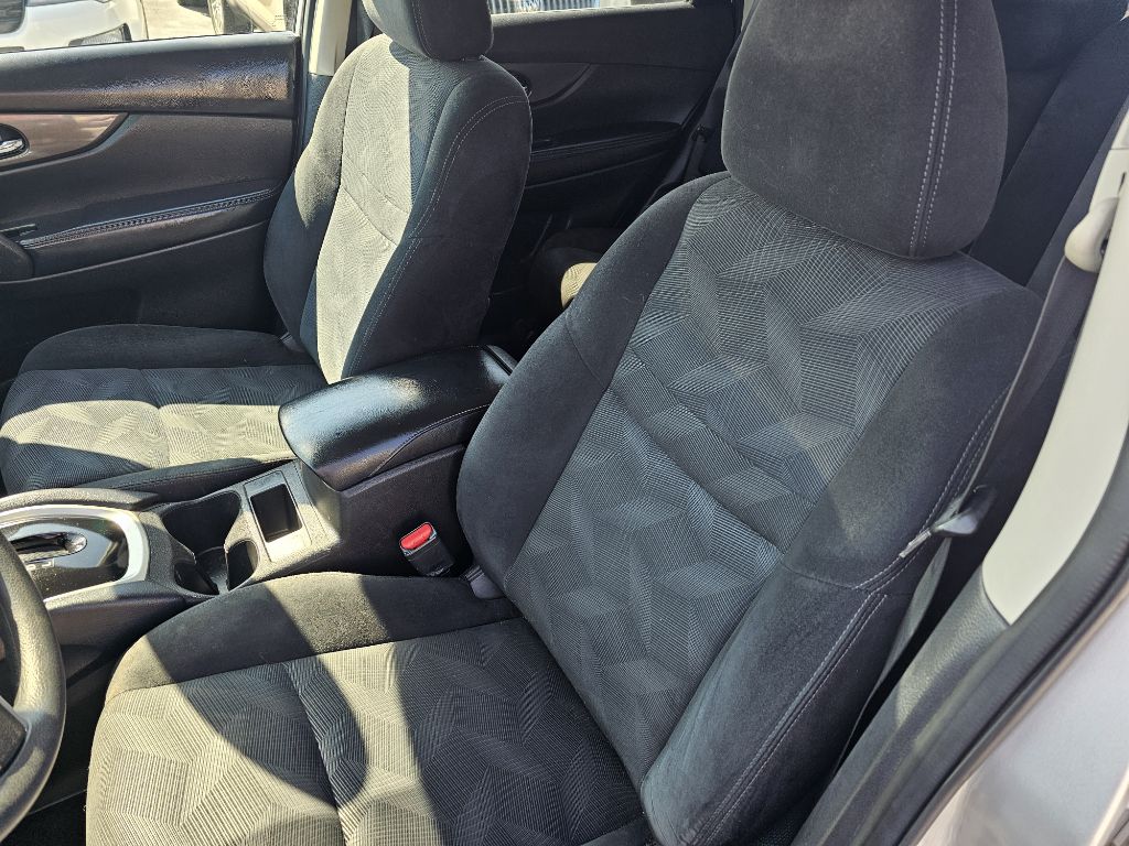 Photo 10 of this NISSAN ROGUE
