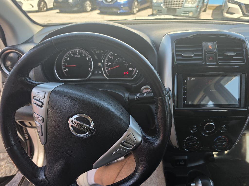 Photo 13 of this NISSAN VERSA