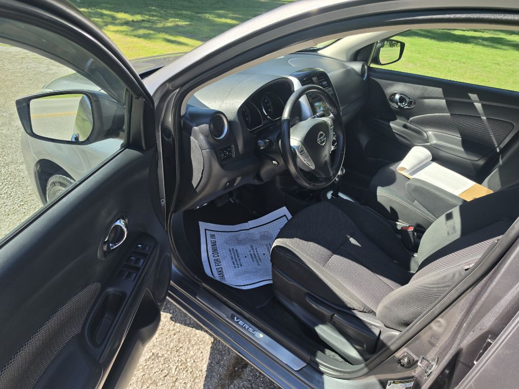 Photo 10 of this NISSAN VERSA