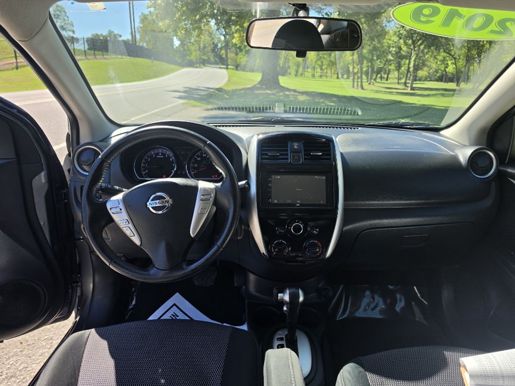 Photo 12 of this NISSAN VERSA
