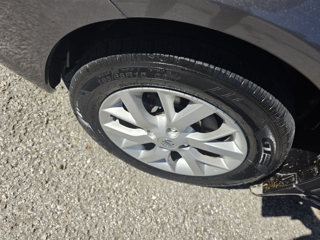Photo 8 of this NISSAN VERSA