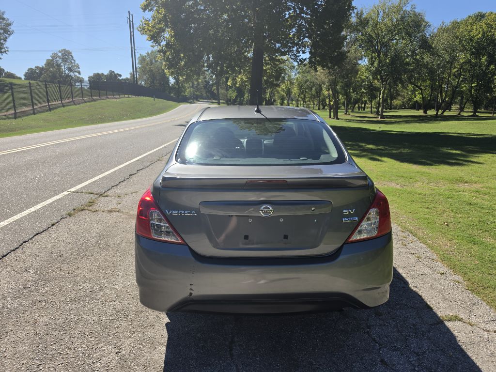 Photo 4 of this NISSAN VERSA