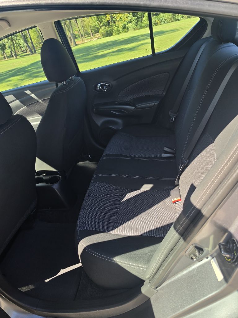 Photo 11 of this NISSAN VERSA