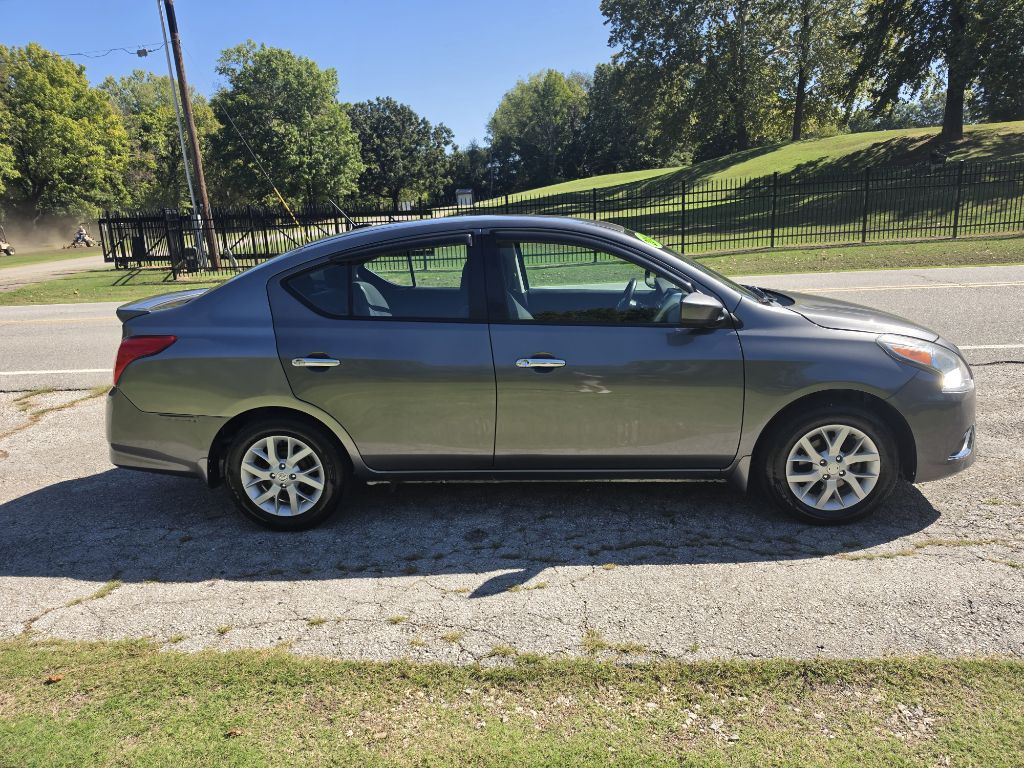 Photo 3 of this NISSAN VERSA