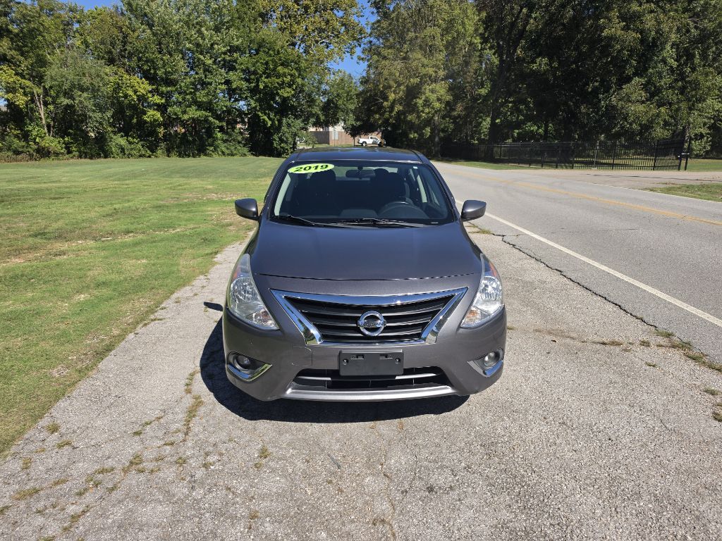 Photo 2 of this NISSAN VERSA