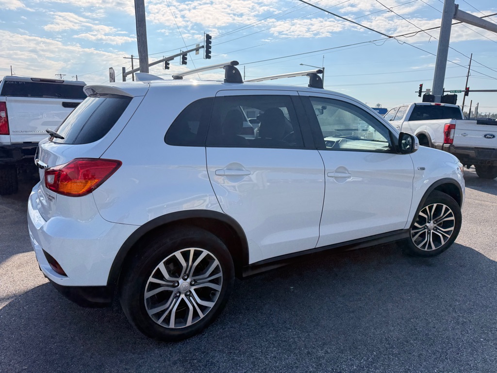 Photo 6 of this MITSUBISHI OUTLANDER SPORT