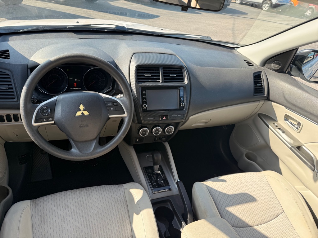 Photo 7 of this MITSUBISHI OUTLANDER SPORT