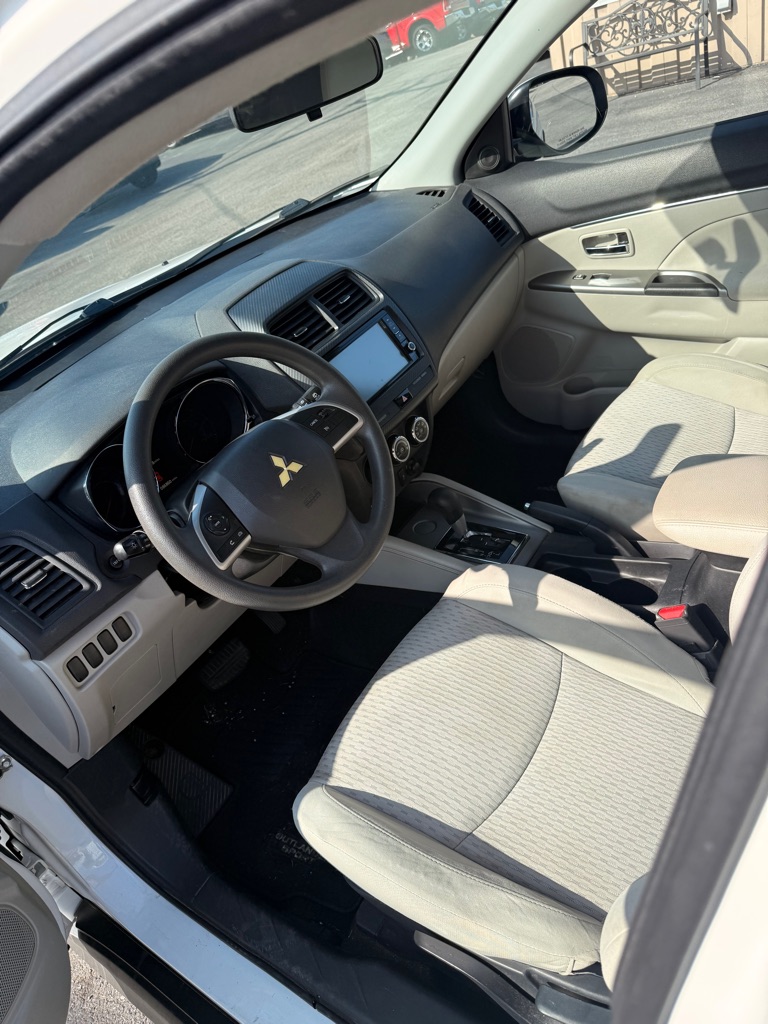 Photo 8 of this MITSUBISHI OUTLANDER SPORT