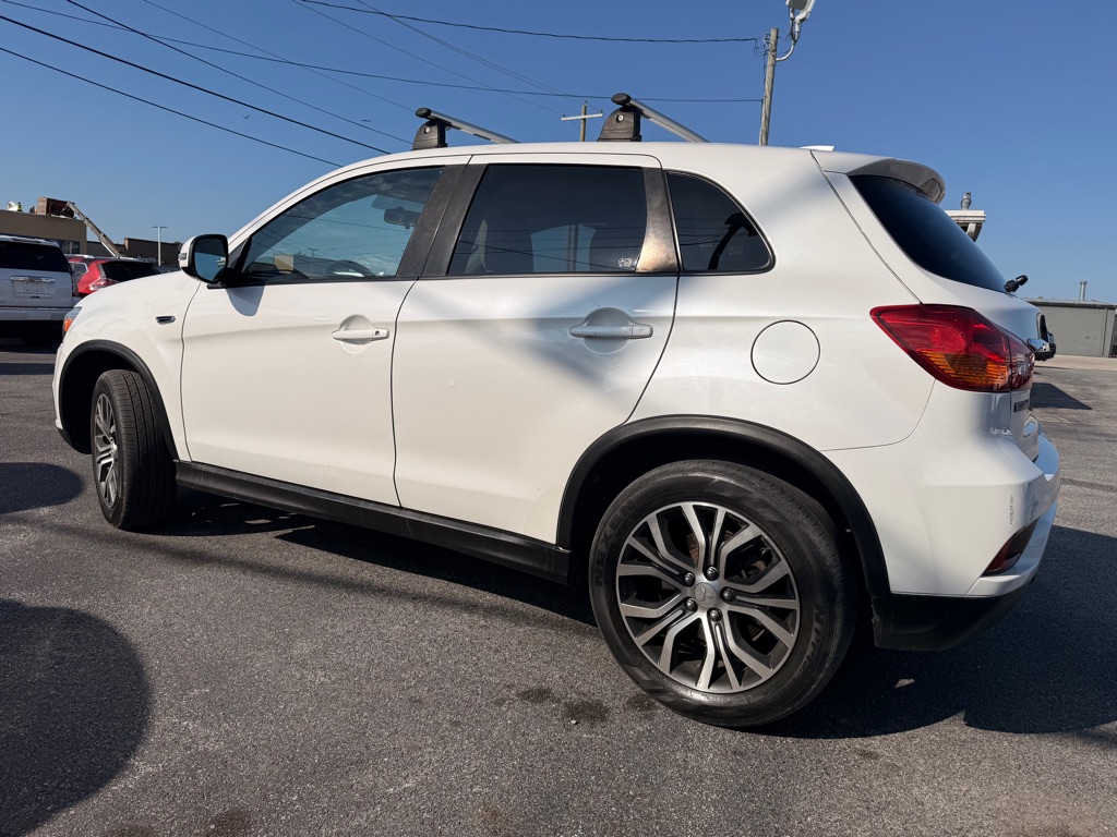 Photo 4 of this MITSUBISHI OUTLANDER SPORT