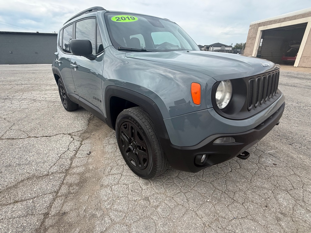 Photo 4 of this JEEP RENEGADE