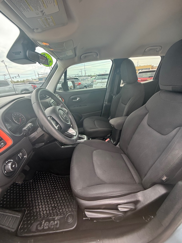 Photo 11 of this JEEP RENEGADE