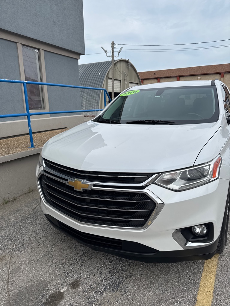 Photo 2 of this CHEVROLET TRAVERSE