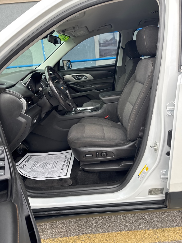Photo 7 of this CHEVROLET TRAVERSE