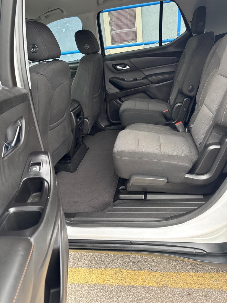 Photo 8 of this CHEVROLET TRAVERSE