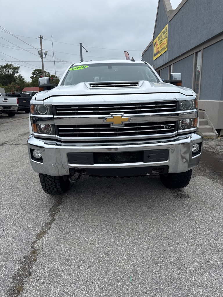 Photo 2 of this CHEVROLET SILVERADO 2500