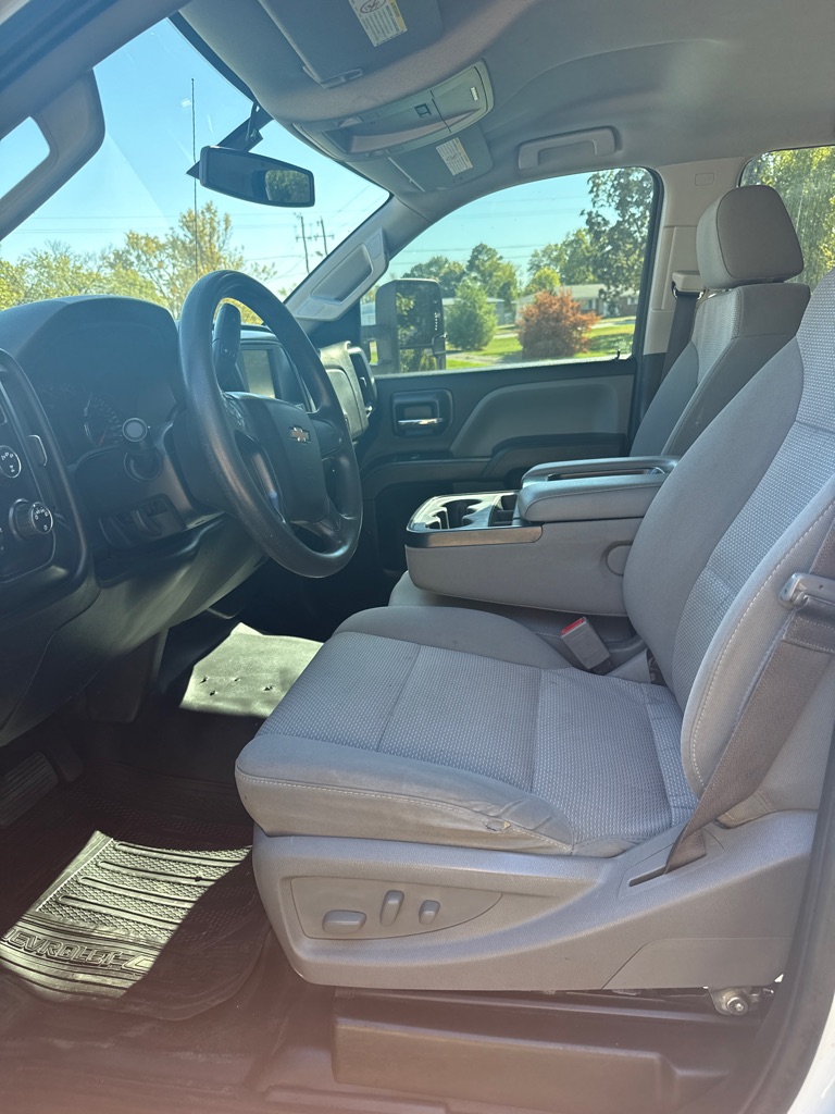 Photo 9 of this CHEVROLET SILVERADO 2500
