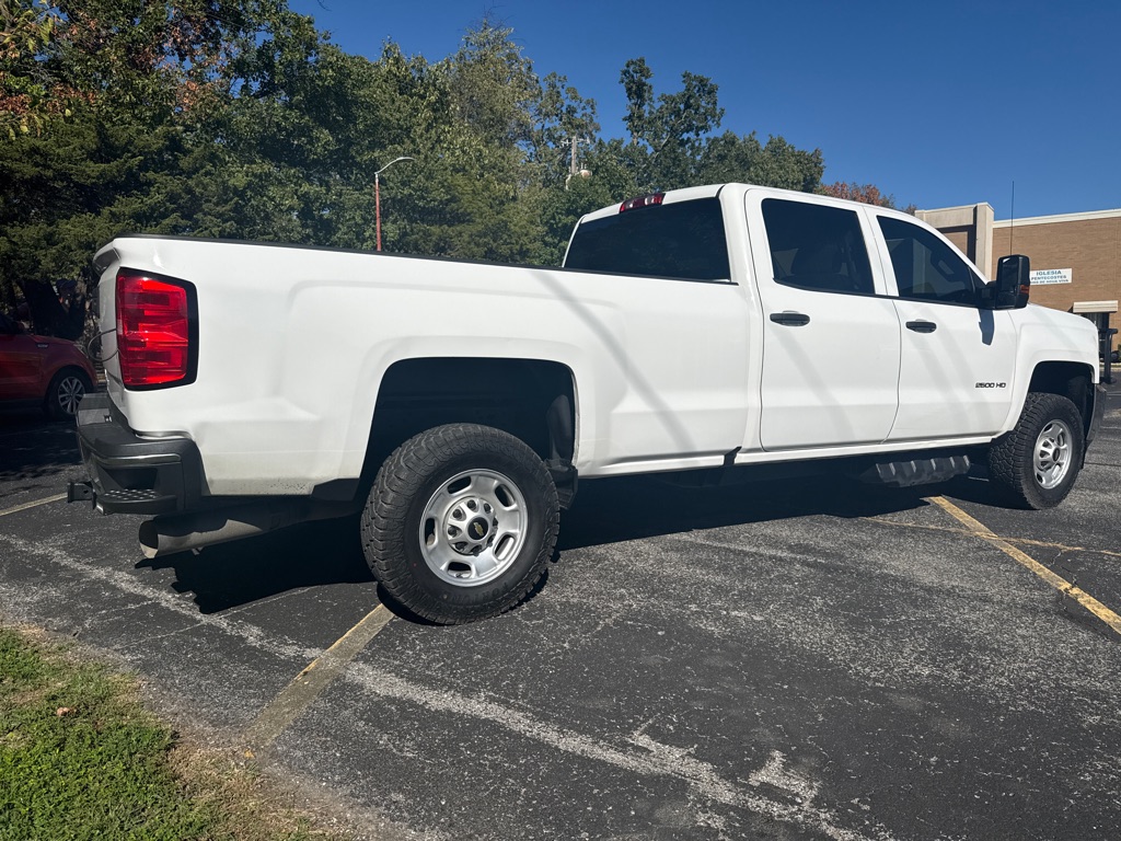 Photo 4 of this CHEVROLET SILVERADO 2500