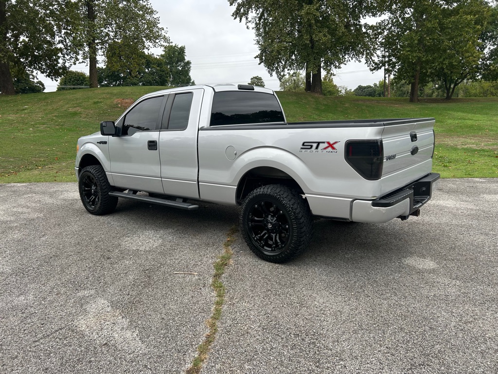 Photo 4 of this FORD F150