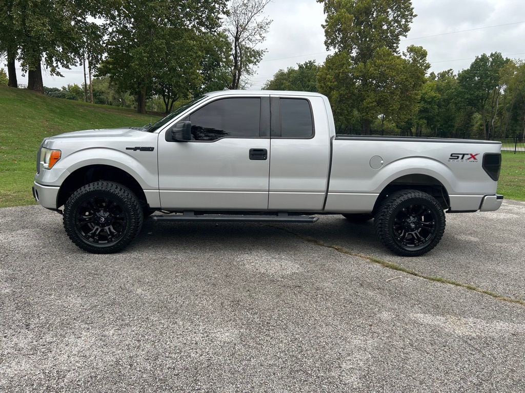 Photo 3 of this FORD F150