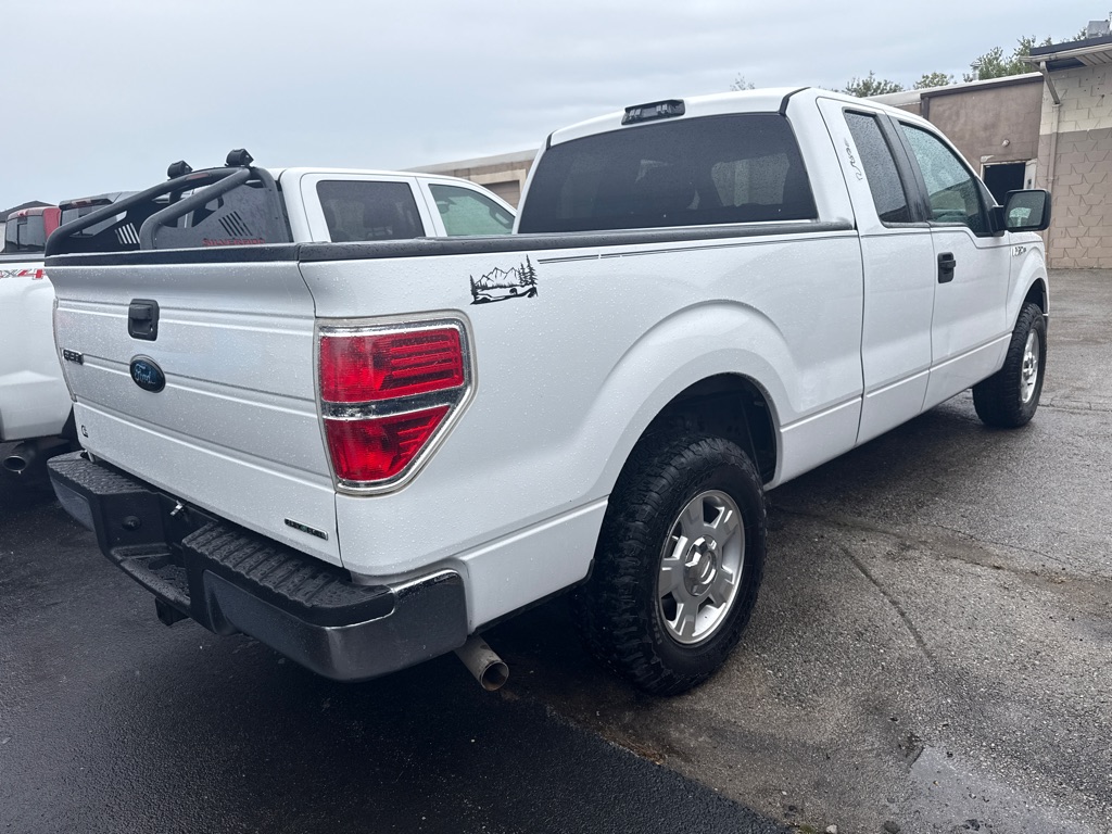 Photo 4 of this FORD F150
